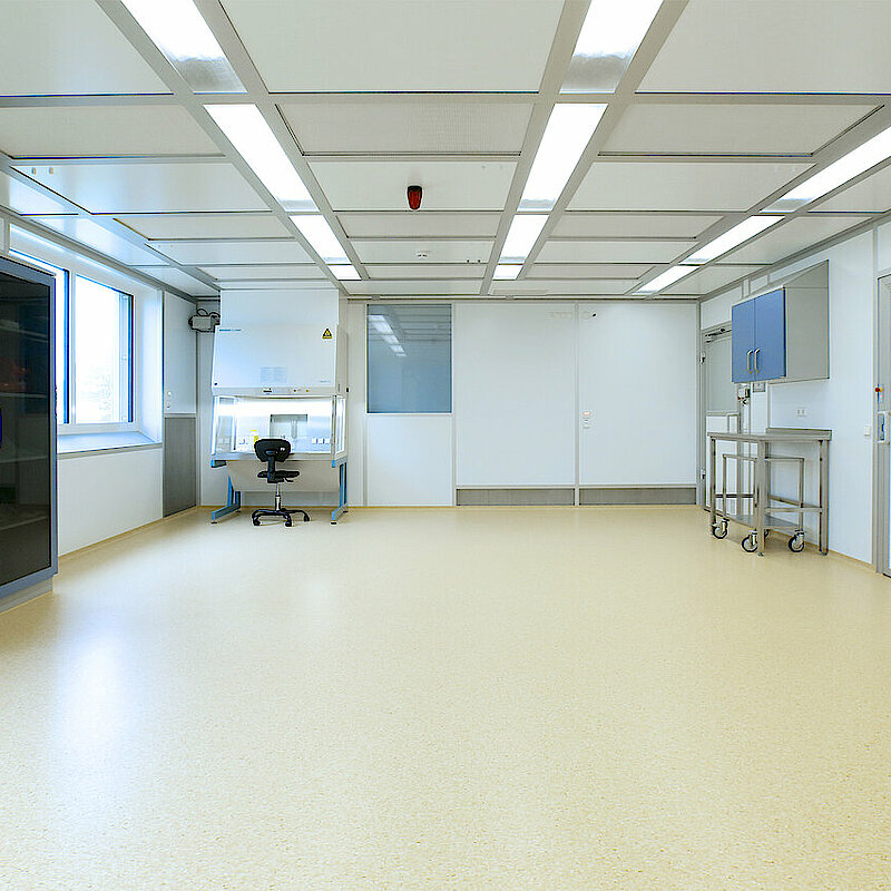 Bau eines Reinraumlabors in der Krankenhausapotheke Sigmaringen für die Zytostatika-Herstellung.