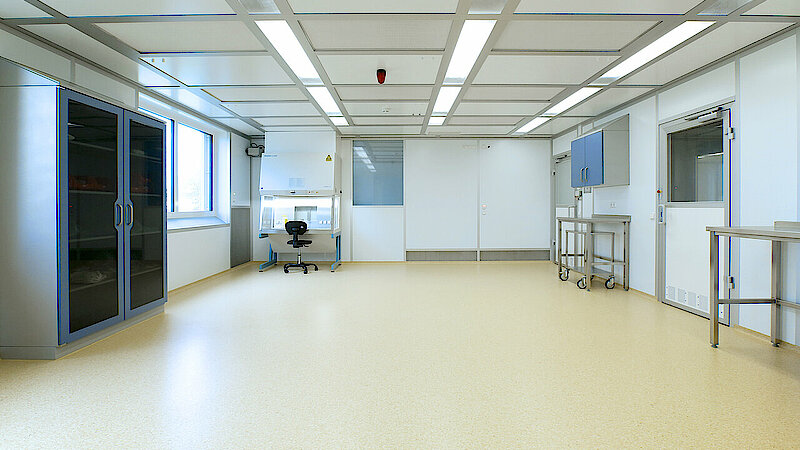 Bau eines Reinraumlabors in der Krankenhausapotheke Sigmaringen für die Zytostatika-Herstellung.